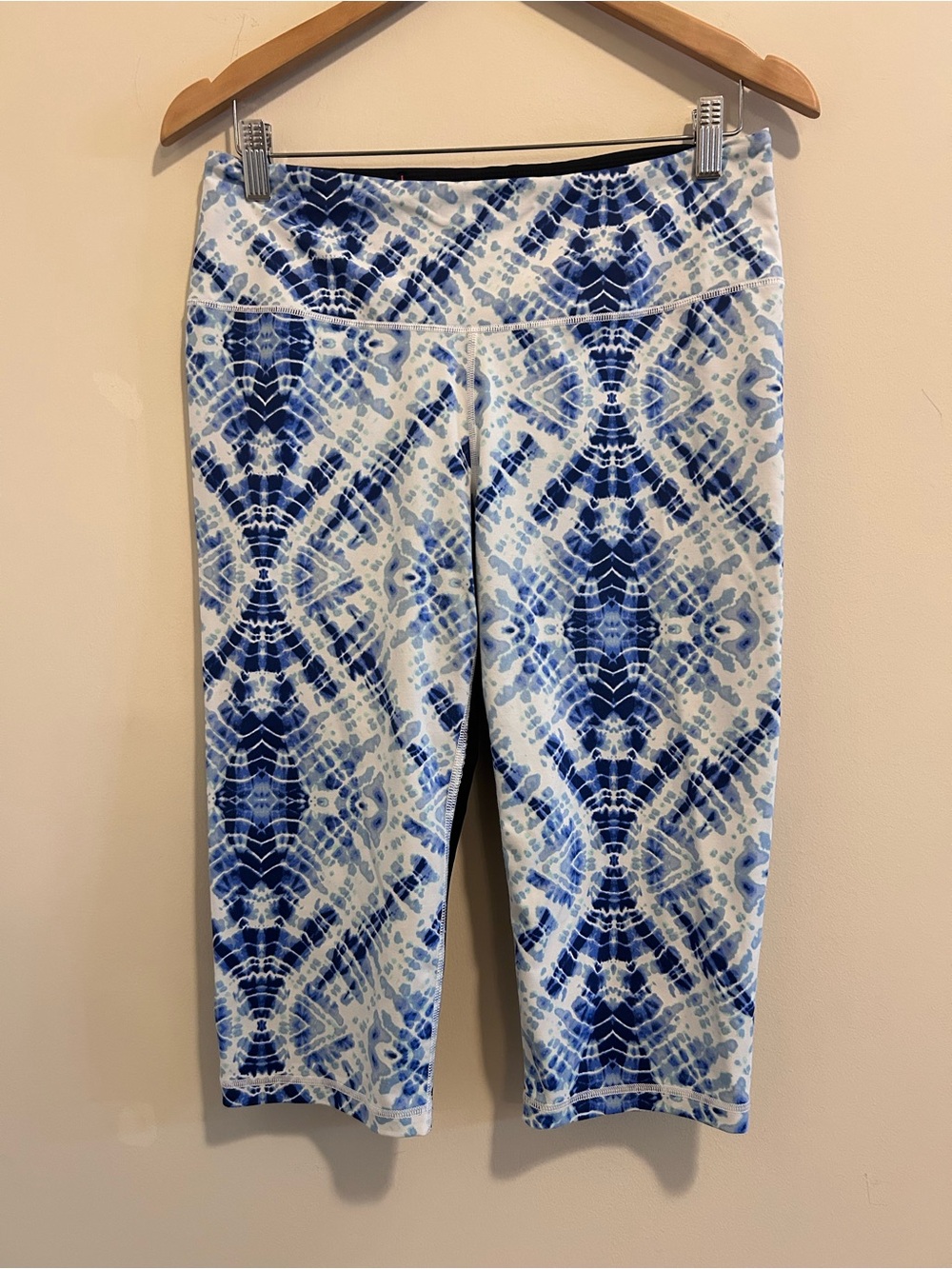 Victoria's Secret Knock-out Blue and White Capri Leggings